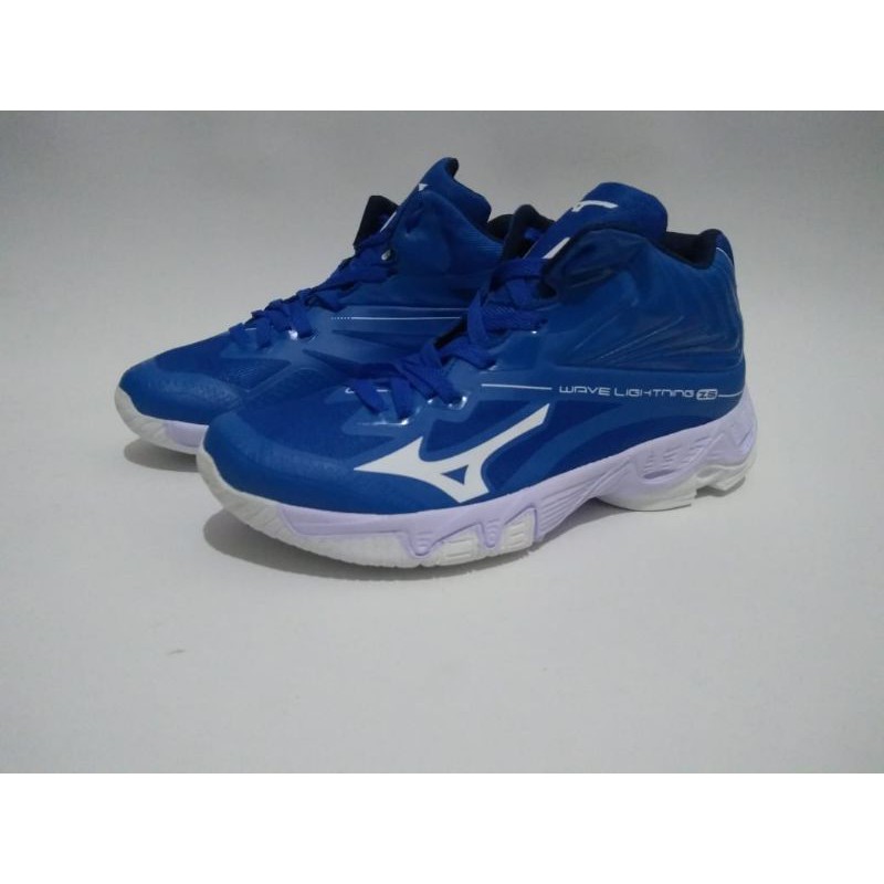 sepatu olahraga volly ball