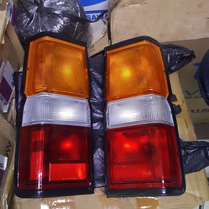 Lampu Rem Belakang Stop Lamp Nissan Terrano 1995 1996 1997 1998 1999 2000 2001 2002 1PC