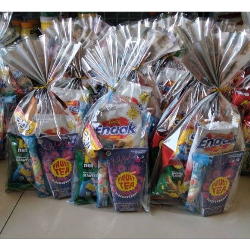 

paket snack ulang tahun/paket snack ulang tahun murah/ paket snack ulang tahun cuma 5rb/gift birthday/paket hemat/paket ulang tahun lengkap/birthday/paket bingkisan