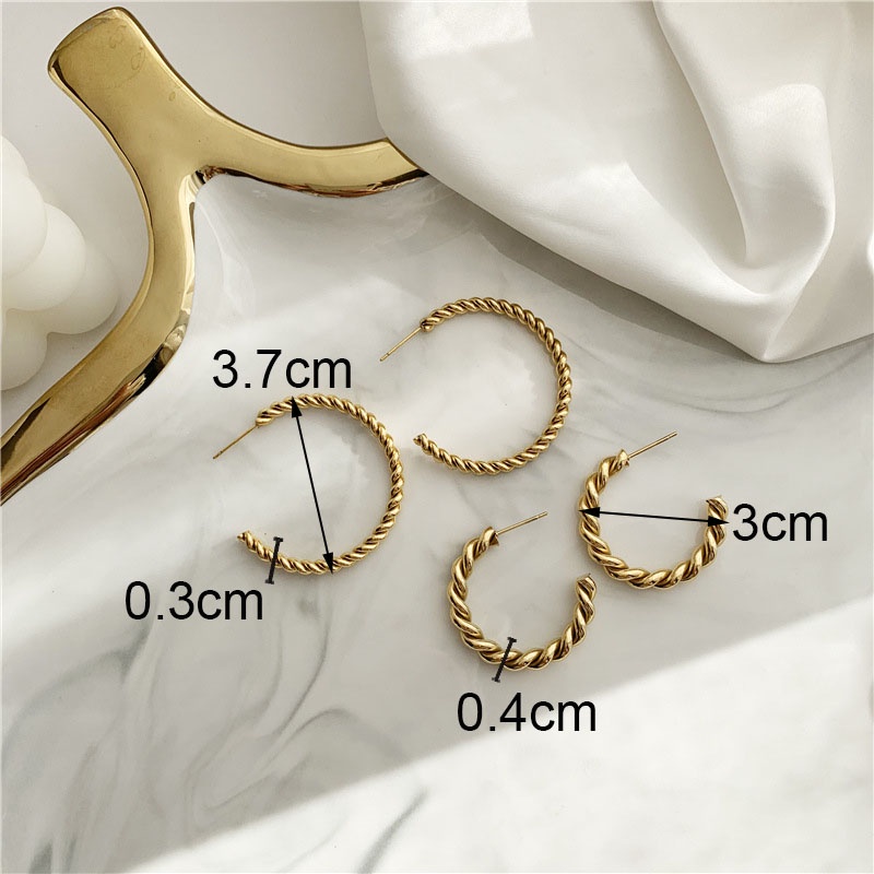 1 Pasang Anting Stud Desain Twist Bahan Titanium Steel S925 Warna Emas Untuk Wanita