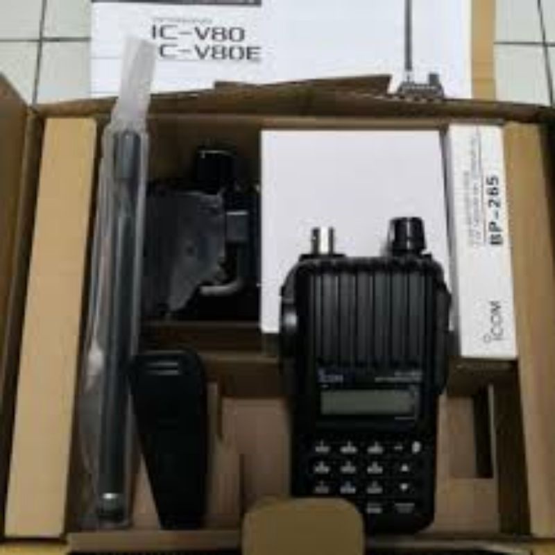 Handy Talky ICOM IC-V80 menyediakan audio yang kuat (750mW) dan jernih dengan amplifier BTL dan IP 5