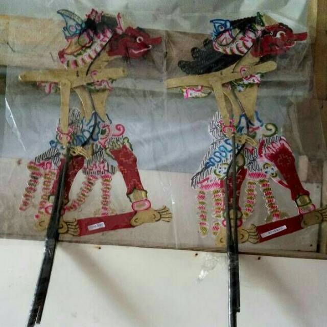 

Wayang kulit citraksi dan citrakso