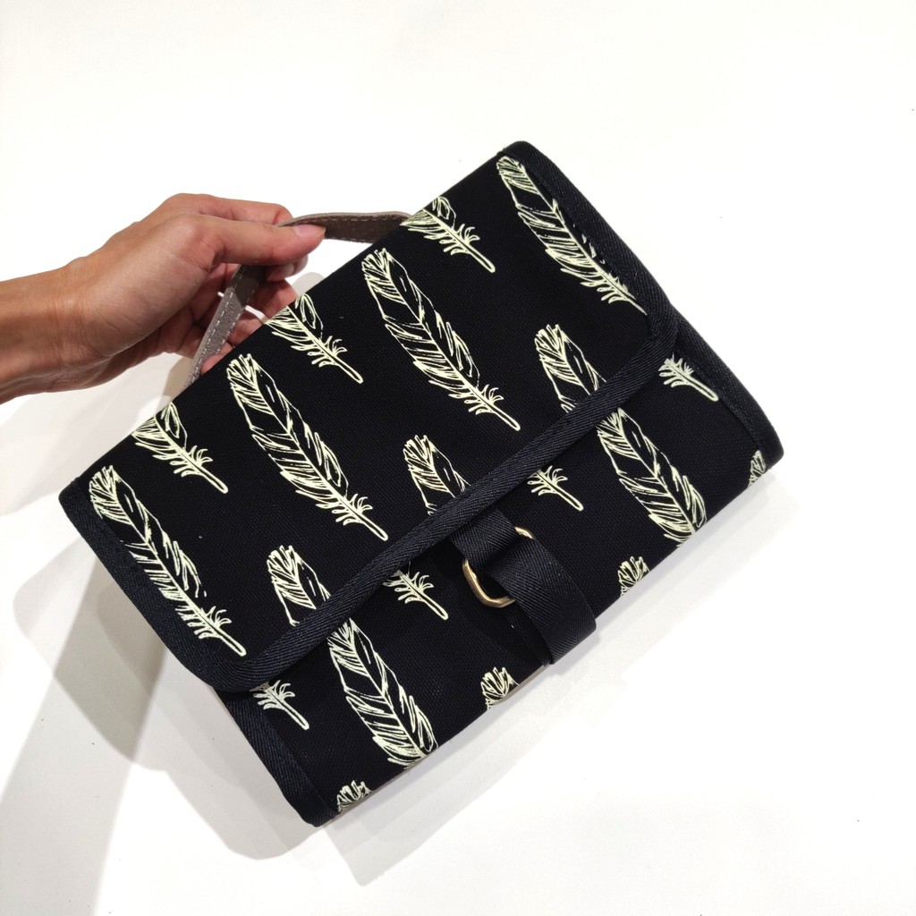 

Canvas Living Amenity Bag Feather Black