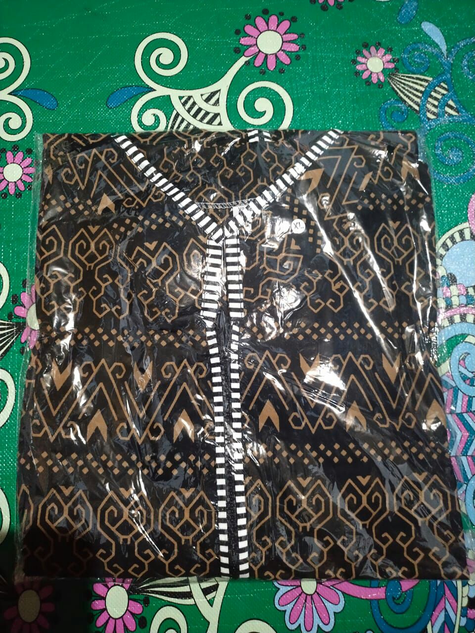 Couple Batik Pria Slimfit Style Quality Dan Tunik Batik Wanita Modern