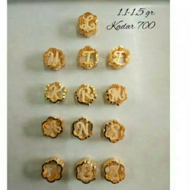 Charm inisial emas asli kadar 700
