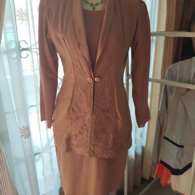 Setelan kantor wanita