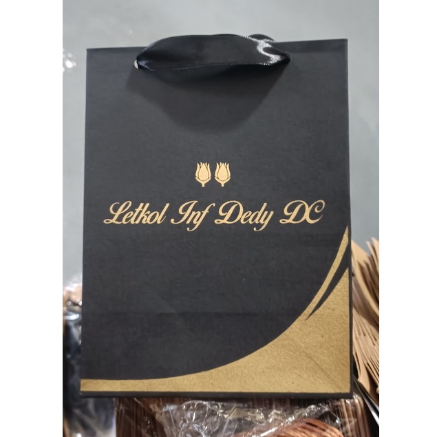 

Paperbag Hitam Uk P24 L10 T30 sablon 2 sisi 1 warna