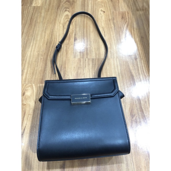 Preloved Original Tas Selempang Charles &amp; Keith / Tas Hitam Original Charles &amp; Keith