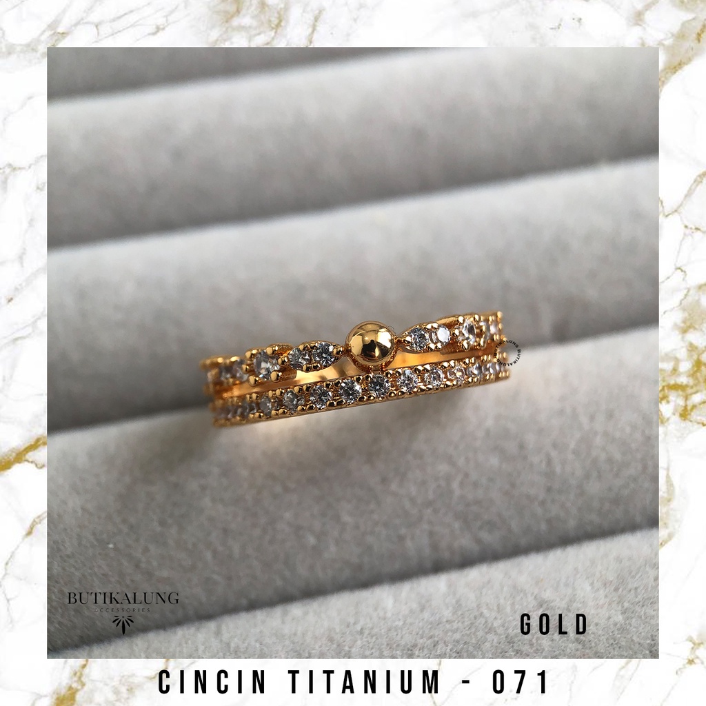 ZURI - Cincin Tunangan Cincin Emas Ring Titanium Lapis Emas Stainless Steel Anti Karat 071