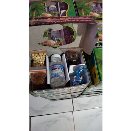 

paket oleh oleh haji umroh (air ZAM ZAM,kismis,kurma,Kc Arab,coklat Arab)