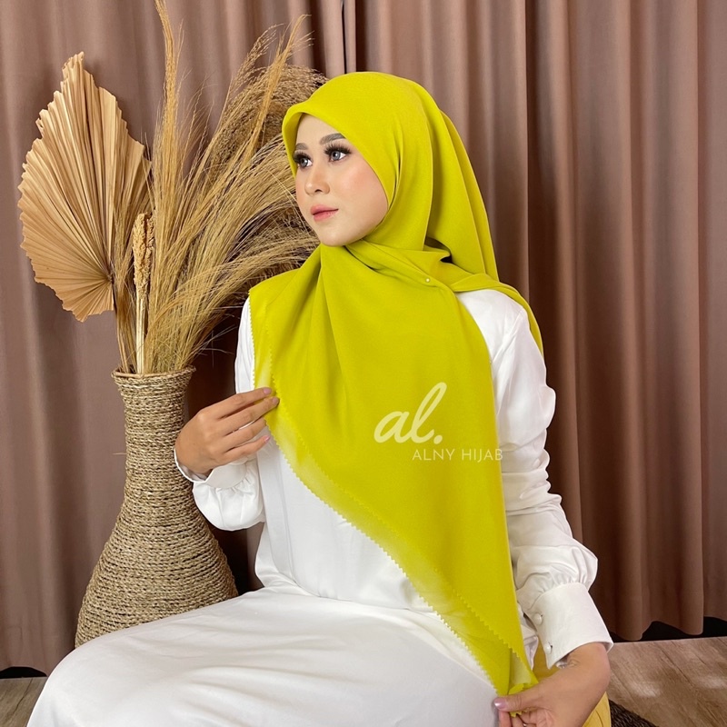 Jilbab Segiempat Bella Square Lasercut / Hijab Bella Square Polos Pollycotton