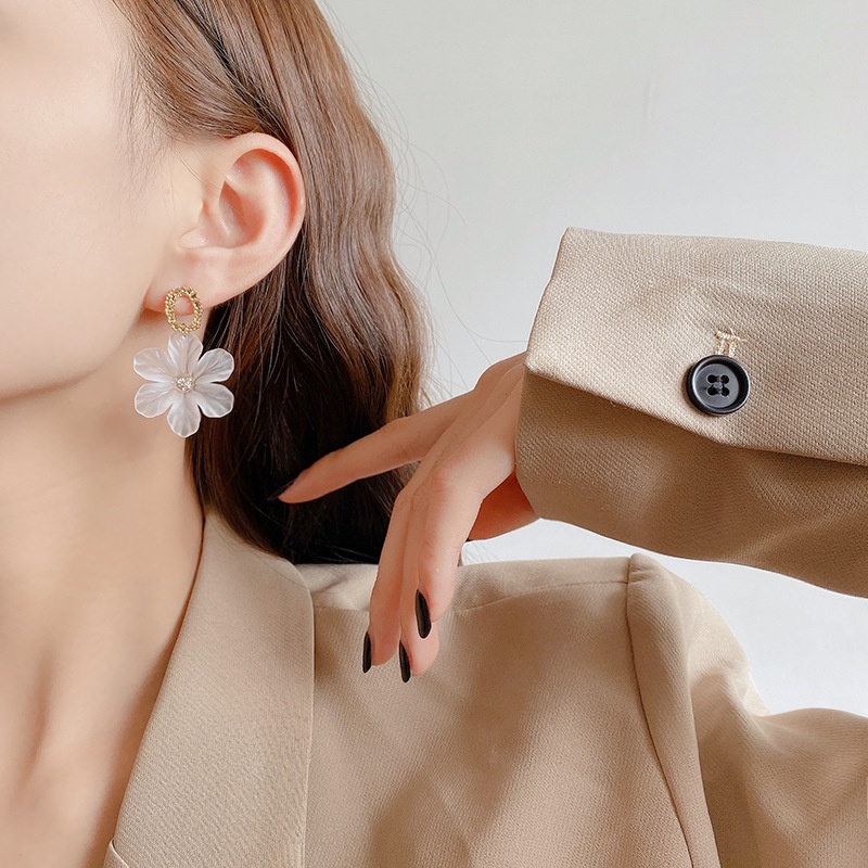 Shuling S925 silver needle Summer Earrings White Flower Petal Earrings Female High Sense Wholesale Earrings