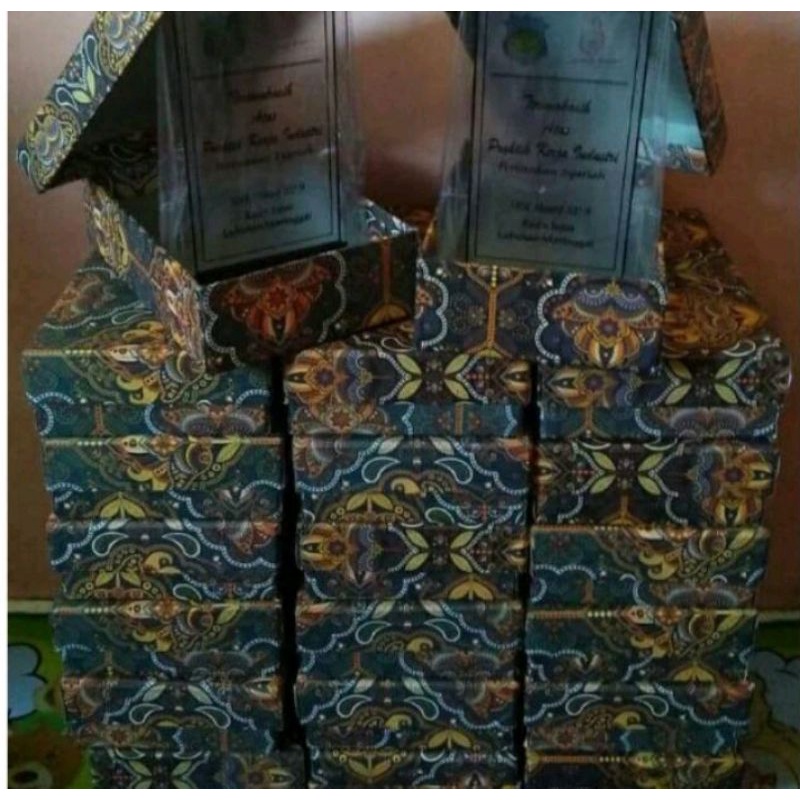 

Box karton motif batik ukuran A4
