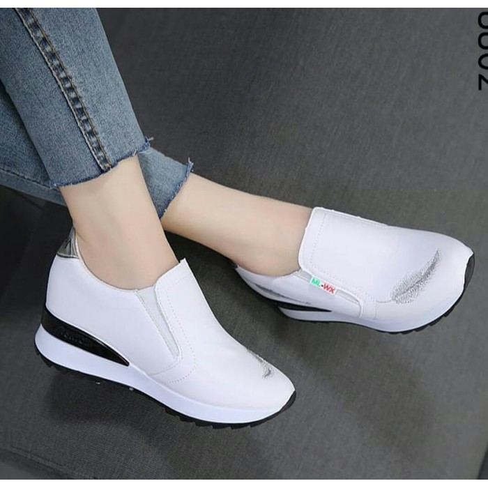 R9 Sepatu Wanita Slip On PD19 Putih | Shopee Indonesia