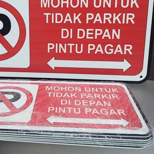 

♕ Sign Mohon Untuk Tidak Parkir Di Depan Pintu Pagar Akrilik UV Print - 30x15, Ada Lubang ❆