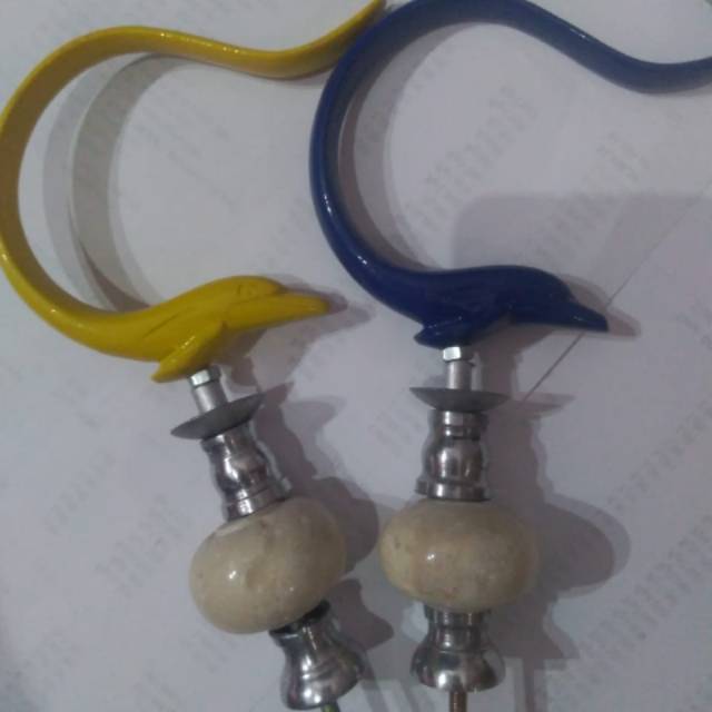 Gantungan sangkar cantolan kandang burung besi