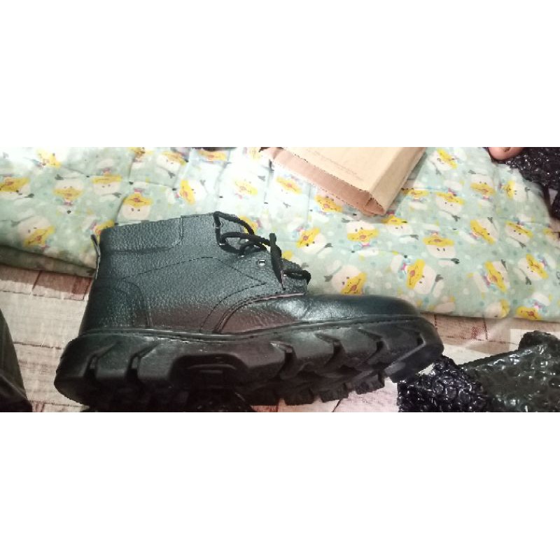 sepatu safety kickers