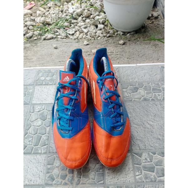 sepatu bola bekas second original