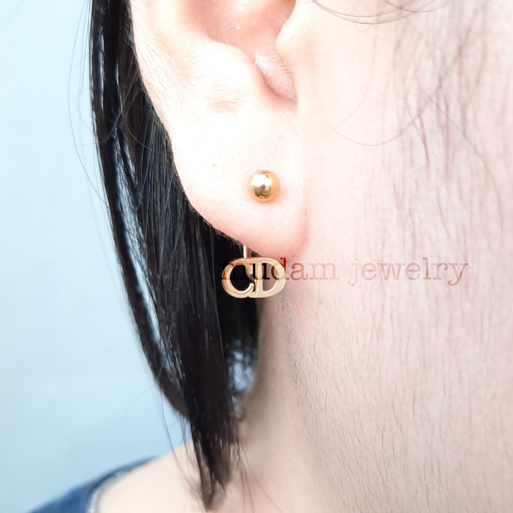 Anting Tusuk Putar Model C D*or Dengan Warna Gold