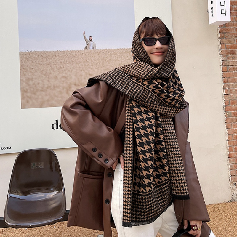 Syal "Edna" 65 x 190 Anggun motif Houndstooth yang mewah Bahan High Grade Cashmere Immitation