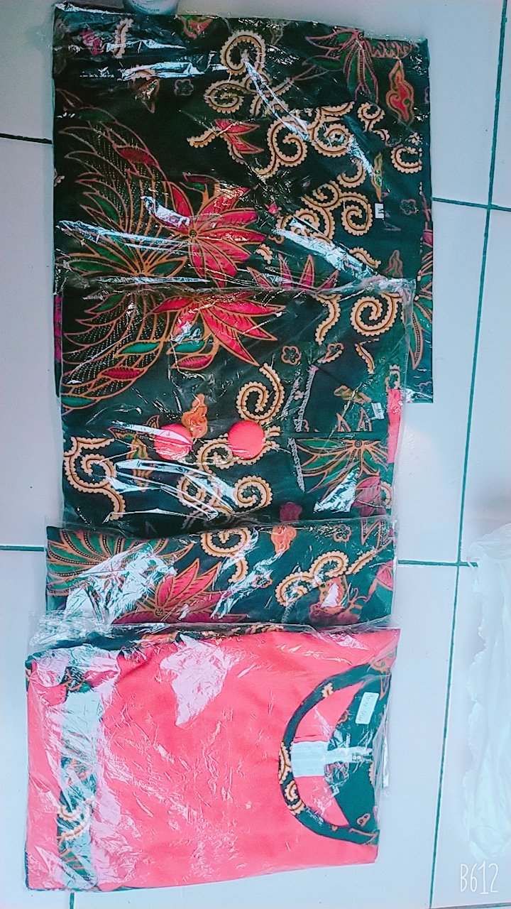 Batik Couple Dan Anak Mawar Daun
