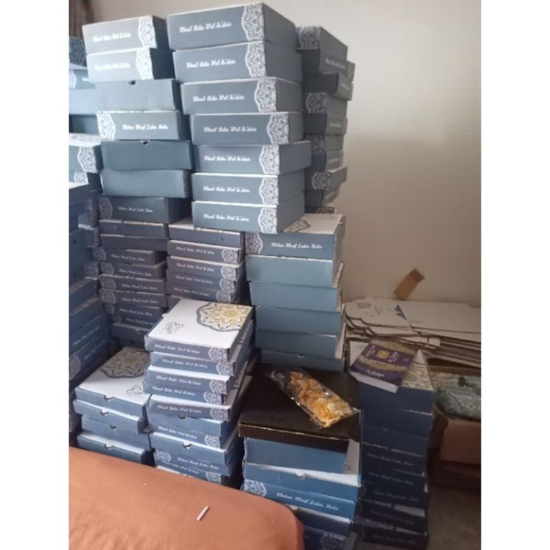 

DUS HAMPERS VIRAL IED MUBARAK