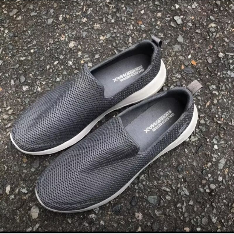 SEPATU SKECHERS GOGA MAX