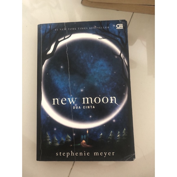 Buku Bekas New Moon twilight saga