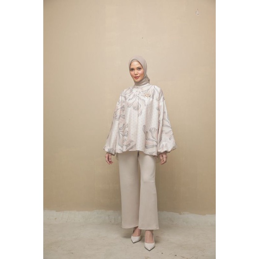 Gianna Blouse Vanilla Cream Wearing Klamby Wearingklamby (Preloved)