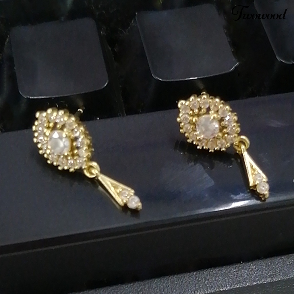 1 Pasang Anting Stud Cubic Zirconia Bentuk Oval Model Rumbai Gaya Klasik Untuk Wanita