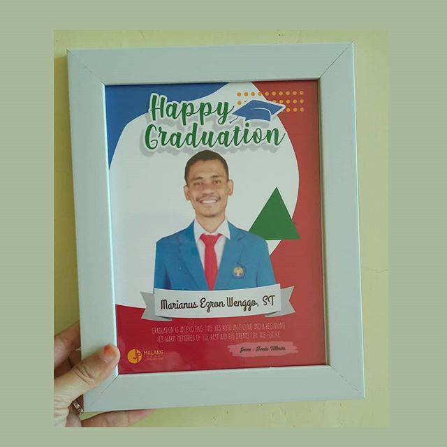 Desain foto + pigora ukuran 10r