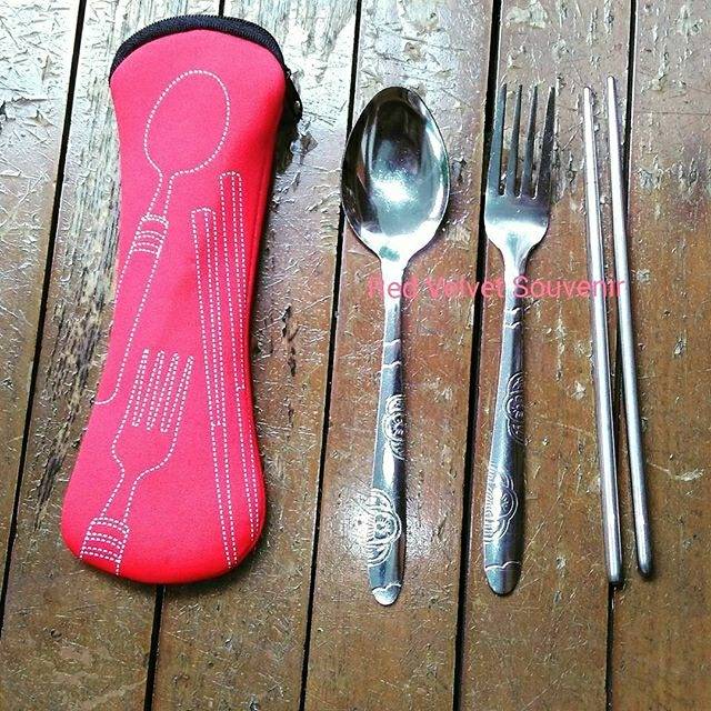 Satu set alat makan