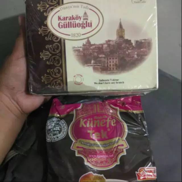 

Paket 1 baklava mix dan 2 kunefe