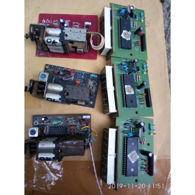 Radio tuner fm mono dan frekuensi counter