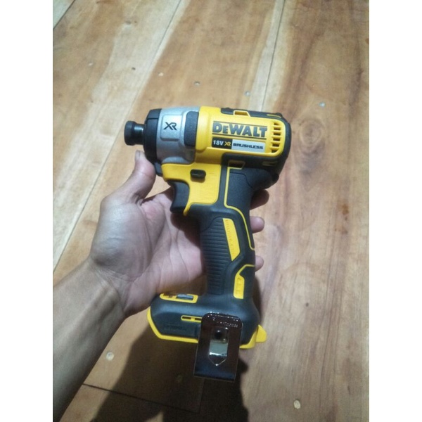 dewalt dcf 887 d2a (BARU) (PROMO) impact driver unit only tanpa aksesoris apapun