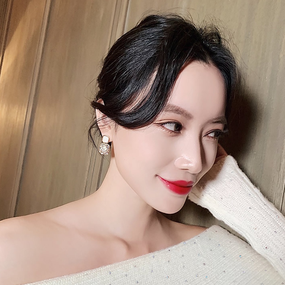 1 Pasang Anting Liontin Berlian Korea Desain Premium untuk Wanita