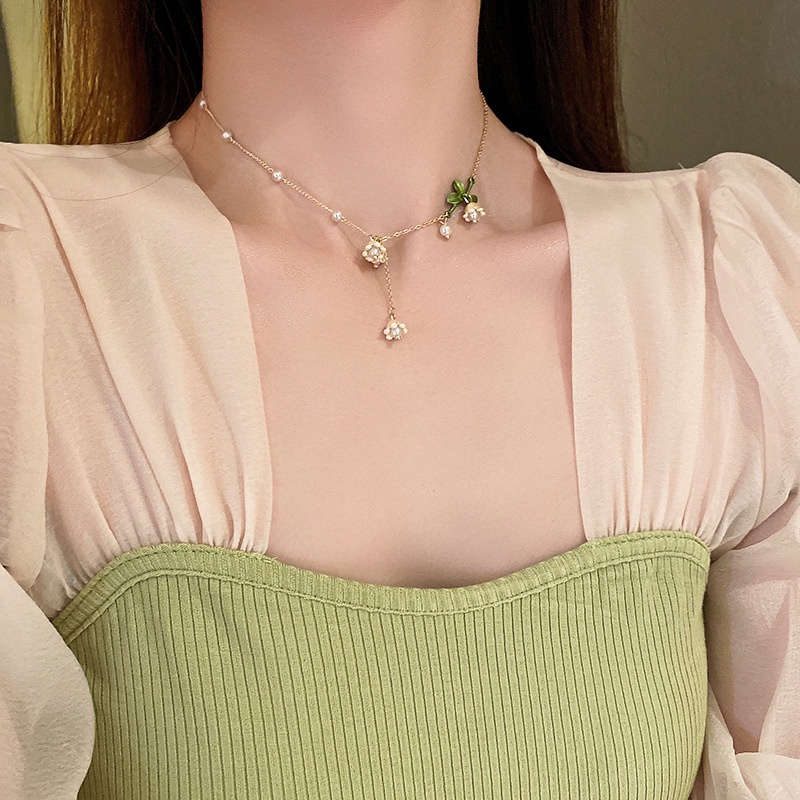 Kalung Rantai Dengan Liontin Bunga Lily + Mutiara Gaya Retro Simpel Untuk Wanita