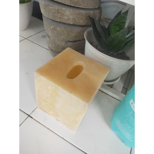 tisue box onyx