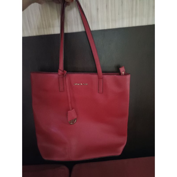 preloved totte MK merah