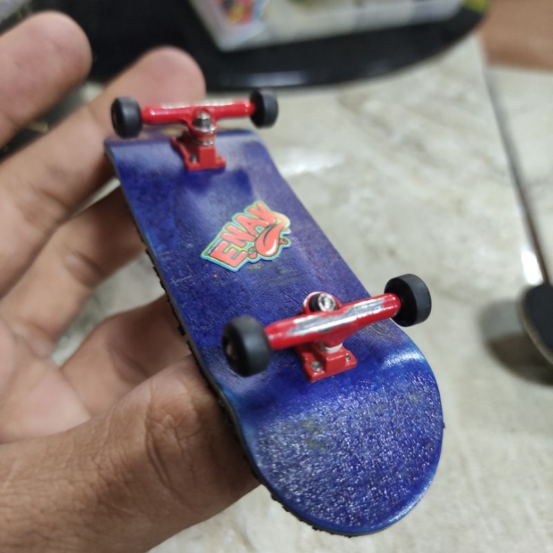 fingerboard second