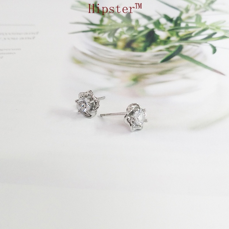 Hot Sale New Temperament Five Petal Flower Diamond Delicate Earrings