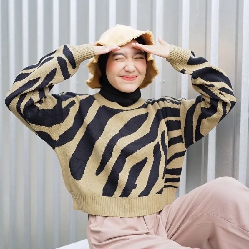 MVP - Sweater Rajut Tebal - Arabel Zebra Crop Sweater