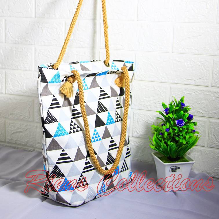 TOTEBAG KANVAS TALI KEPANG MOTIF SEGITIGA. TAS KANVAS TAS SOUVENIR JOGJA. RIENS COLLECTIONS