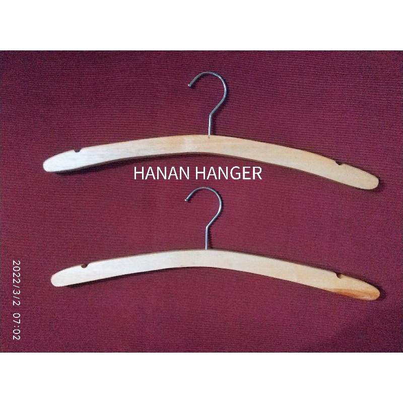 HANGER KAYU / HANGER JATI / HANGER DISTRO / HANGER ESTETIK / HANGER BAJU / HANGER MURAH / GANTUNGAN 
