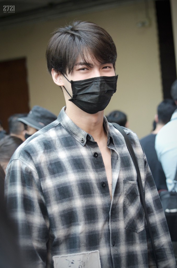 Stand Holder Sapu & Pel Model Ditempel Pada Dinding