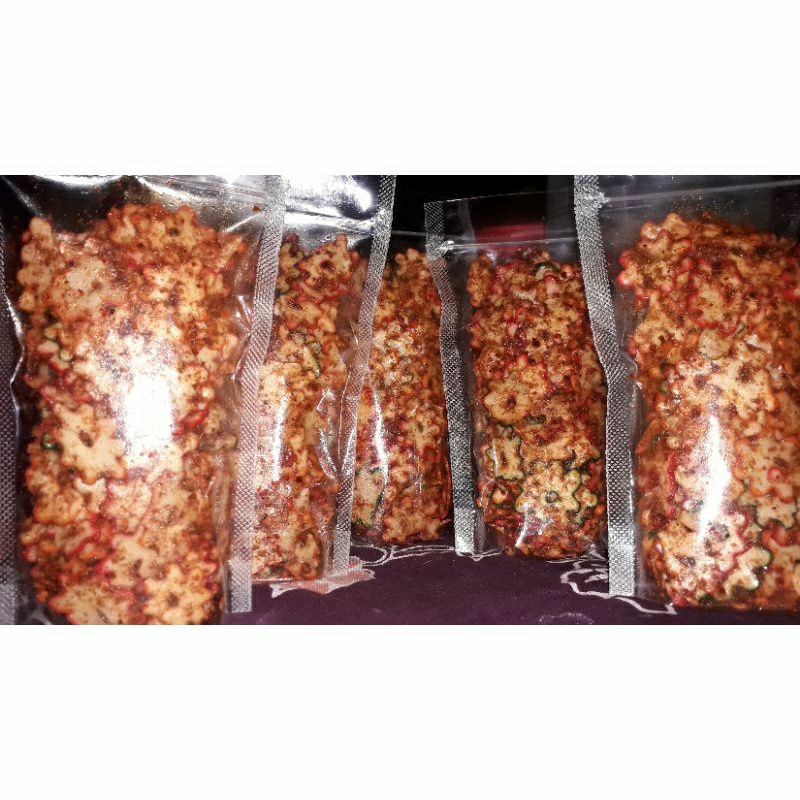 

SEBLAK KERING KERUPUK BINTANG PEDAS DAUN JERUK 100 GRAM