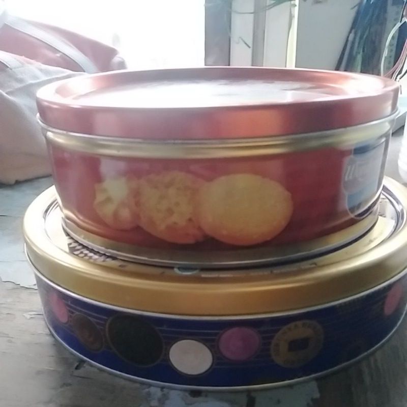 *Perloved* kaleng bekas/kaleng bekas biskuit