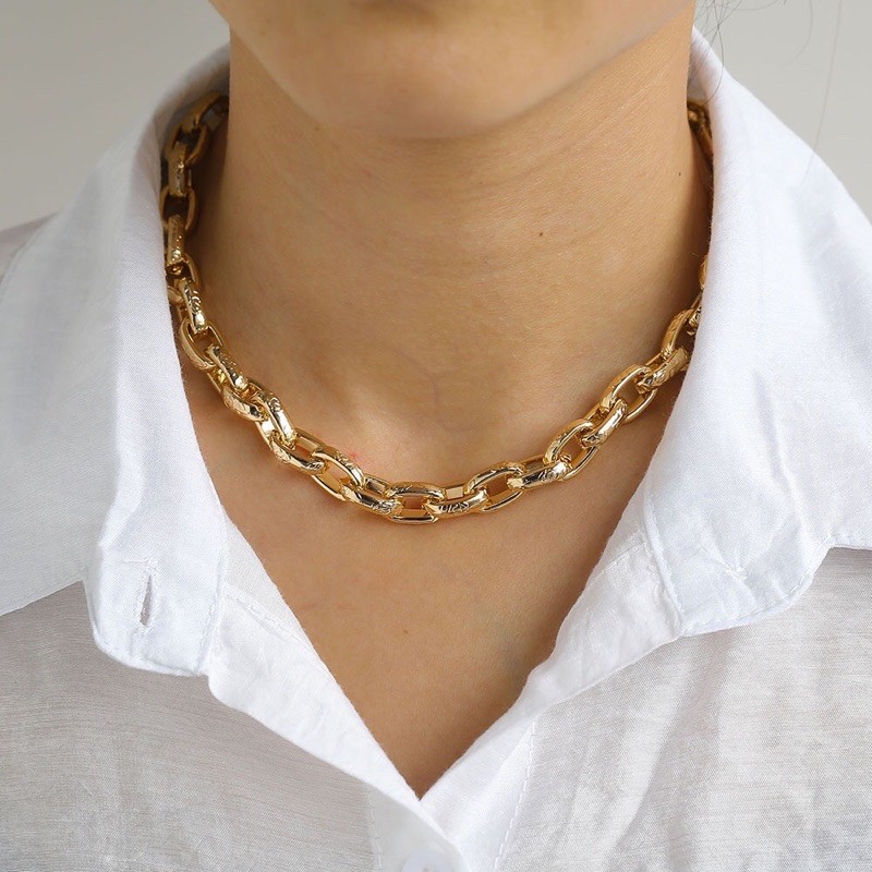 Patterned chain necklace