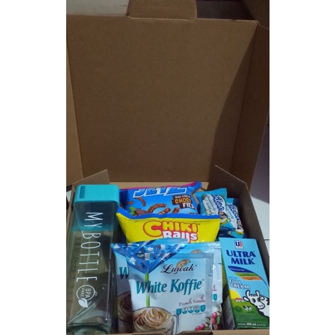 

Termurah snack box/hampers/gift box/hadiah ulang tahun,anniversary,(barang ready) hampers termurah