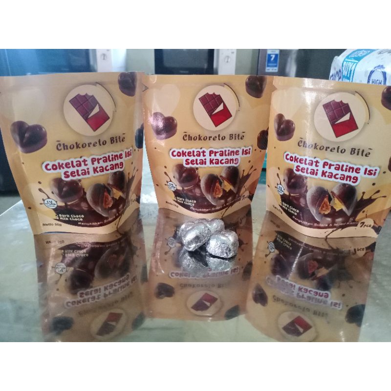 

Chokoretobite - Coklat Praline isi Selai Kacang - 50 gr